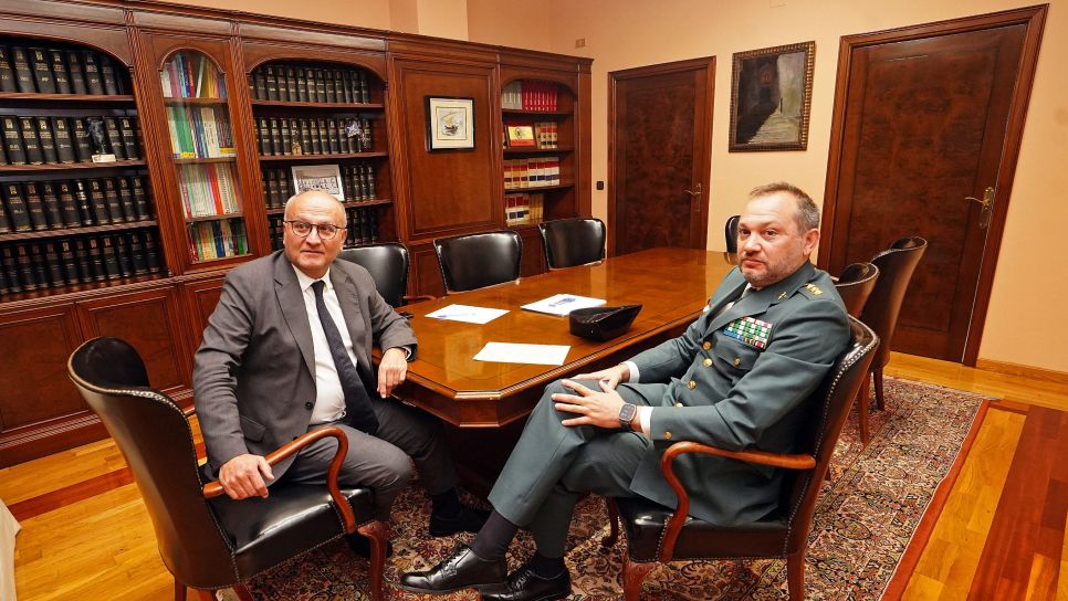 Abel Losada dá a benvida ao coronel Manuel Touceda
