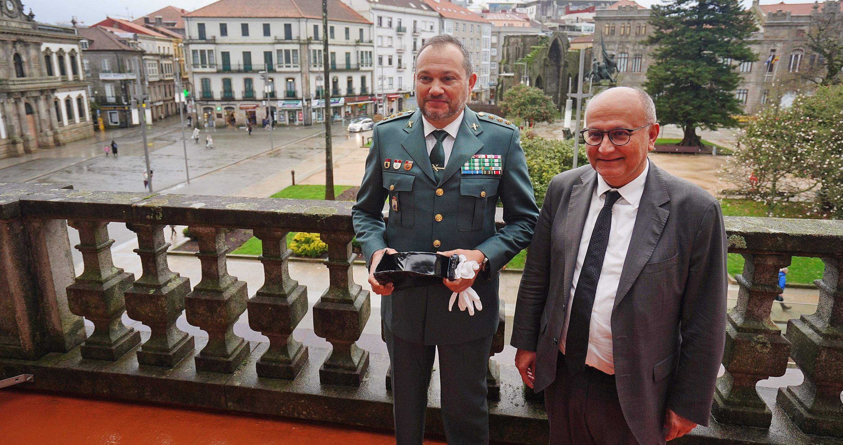 Abel Losada dá a benvida ao coronel Manuel Touceda