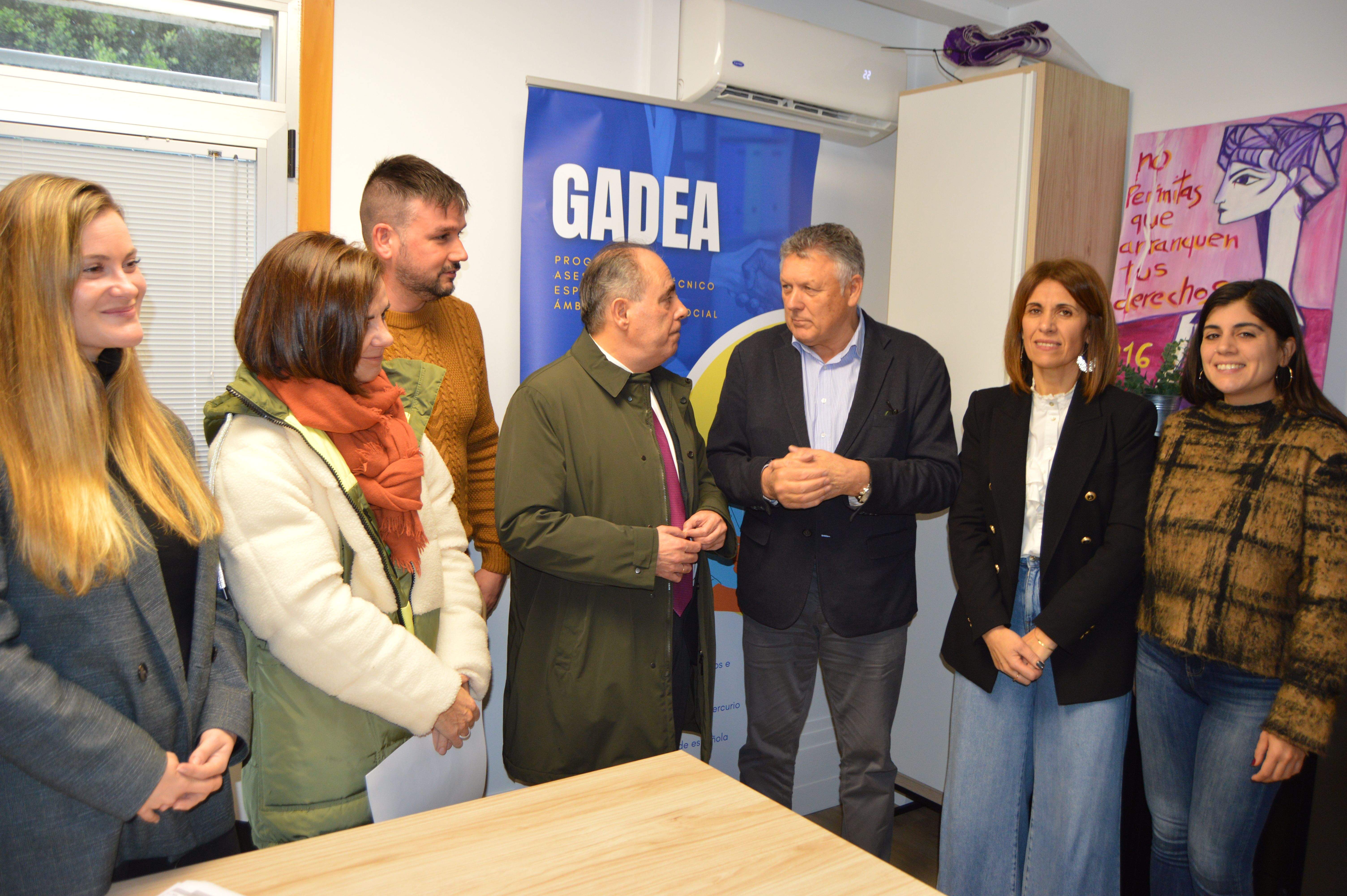 Visita al punto informativo y de asesoramiento de migrantes en Sanxenxo