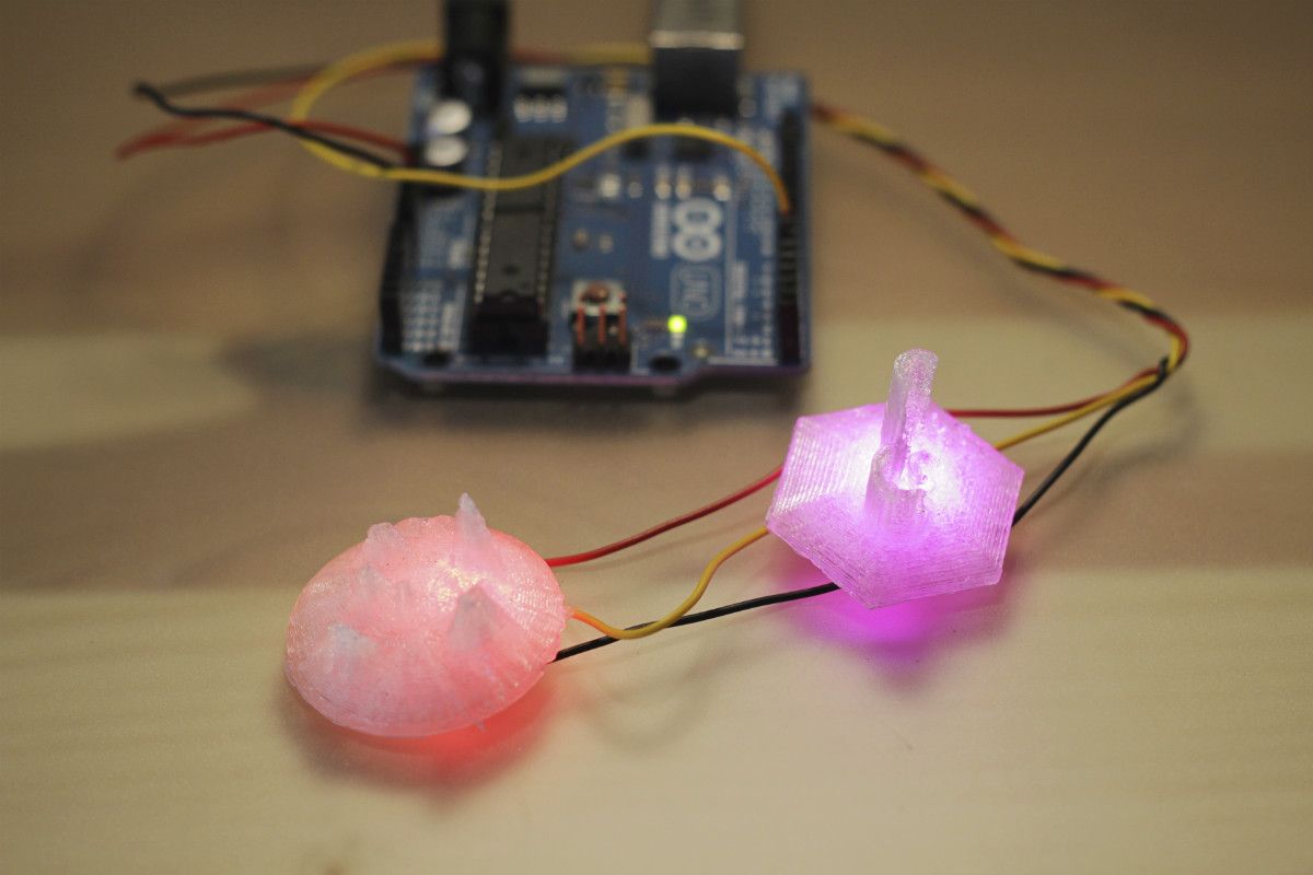 Prototipo de los sensores lumínicos que se instalarían en la prenda