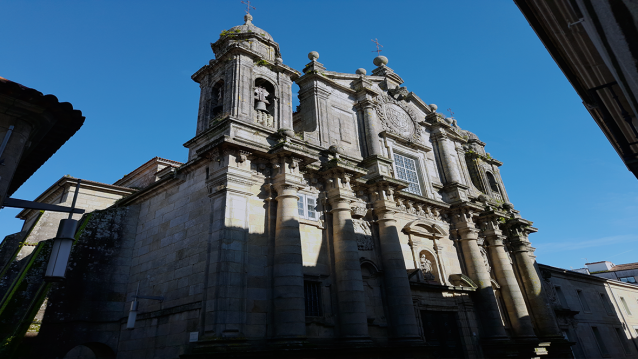 San Bartolomeu Novo de Pontevedra, cos contrafortes da Rúa dos Arcos