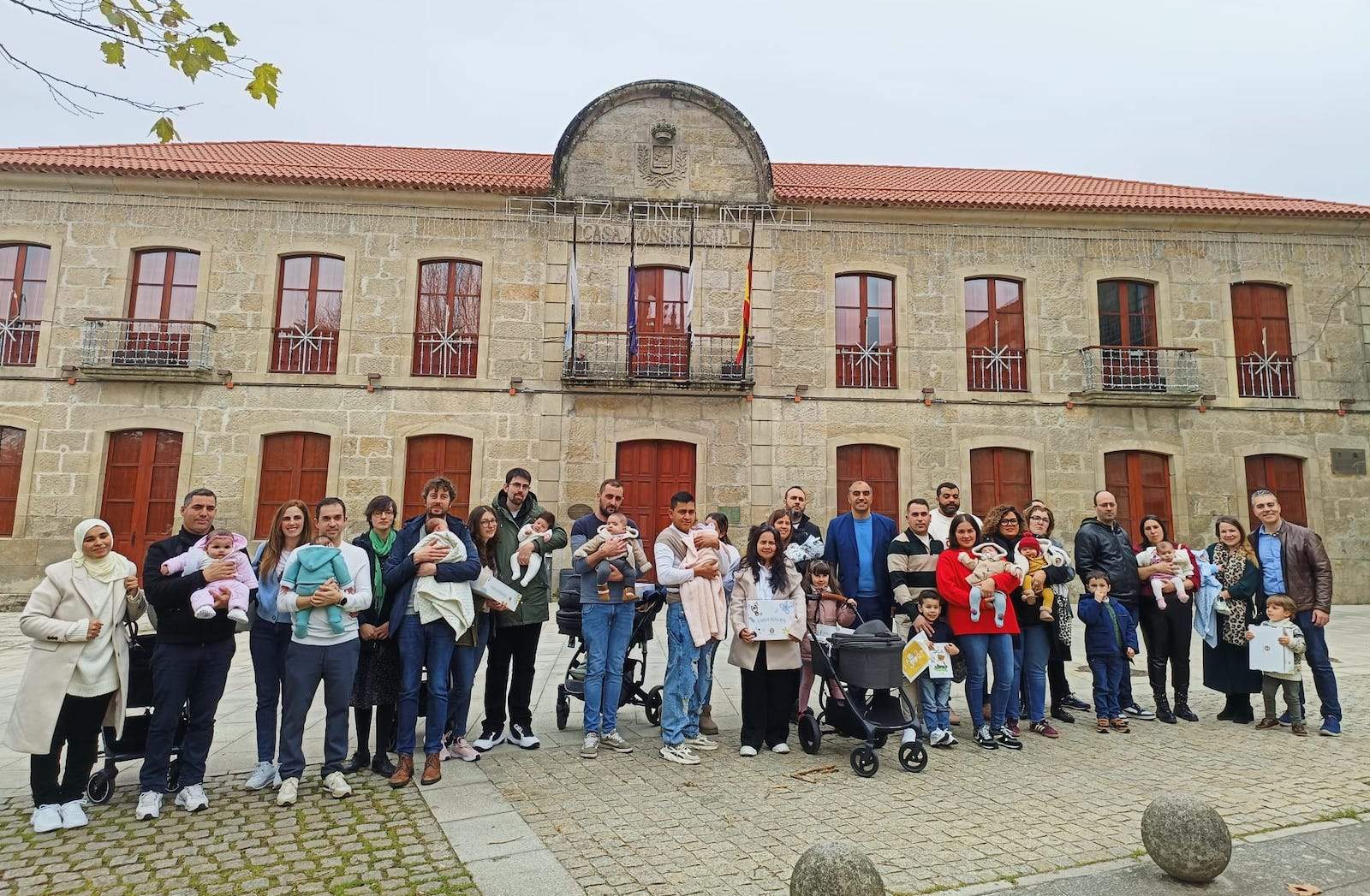 Acto de bienvenida a niños nacidos en Poio