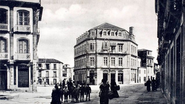 Foto antiga da actual Praza de Curros Enríquez