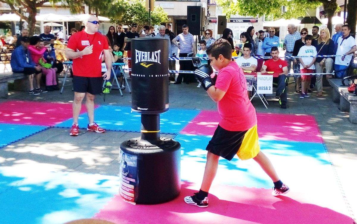 Exhibición de boxeo en la Alameda de Marín
