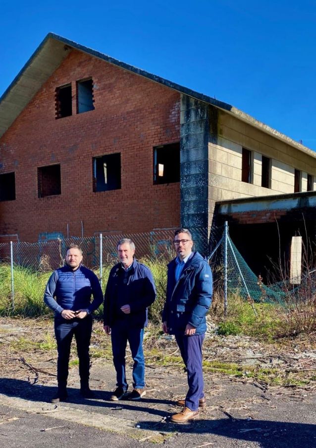 O alcalde de Barro con representantes de Hipogés O alcalde de Barro con representantes de Hipogés