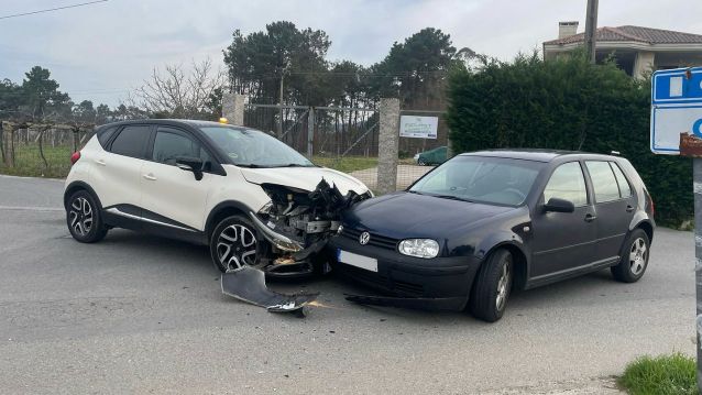 Los dos turismos implicados en el accidente en Nantes Los dos turismos implicados en el accidente en Nantes
