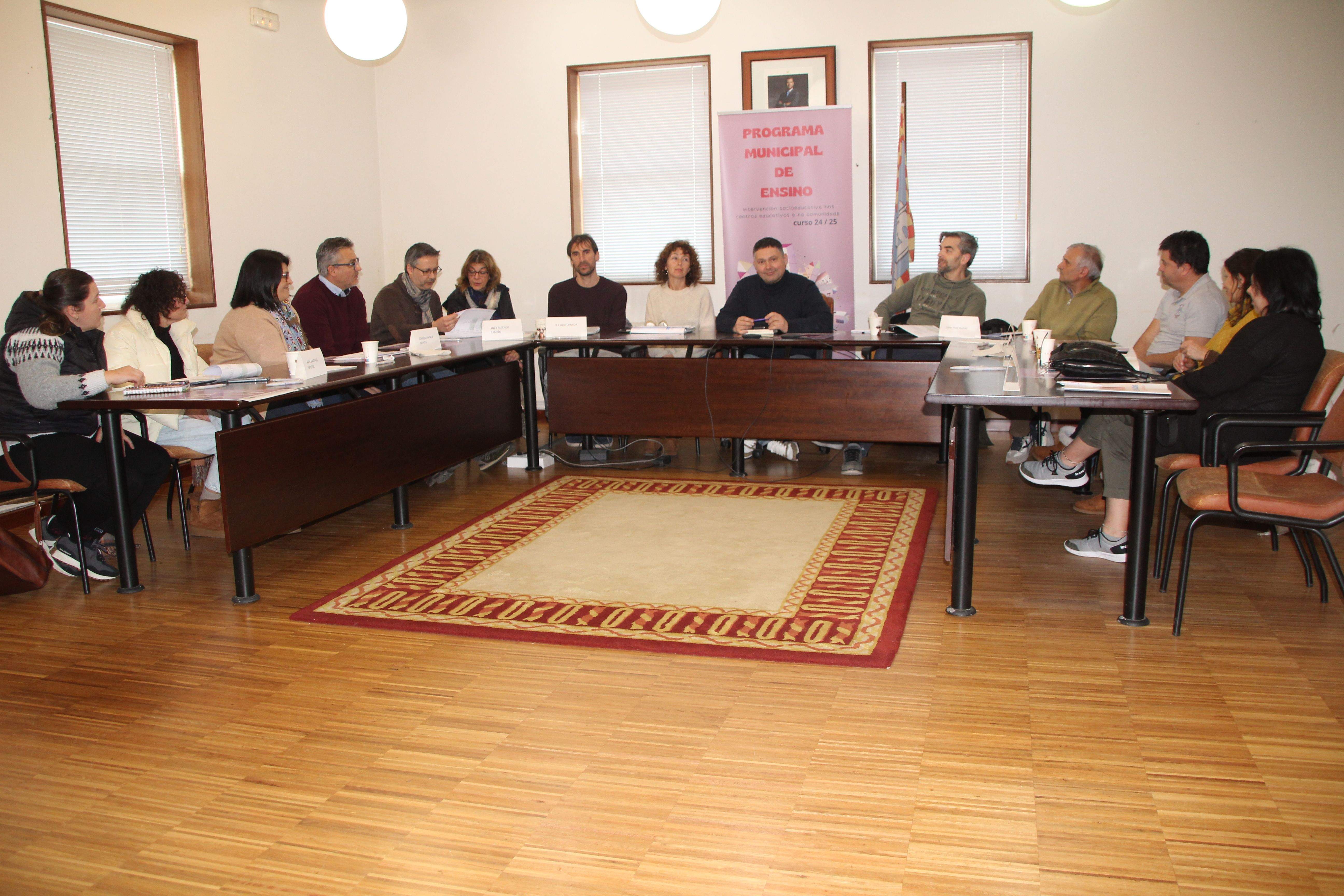 O alcalde Manu Lourenzo presentou o Programa municipal de Ensino