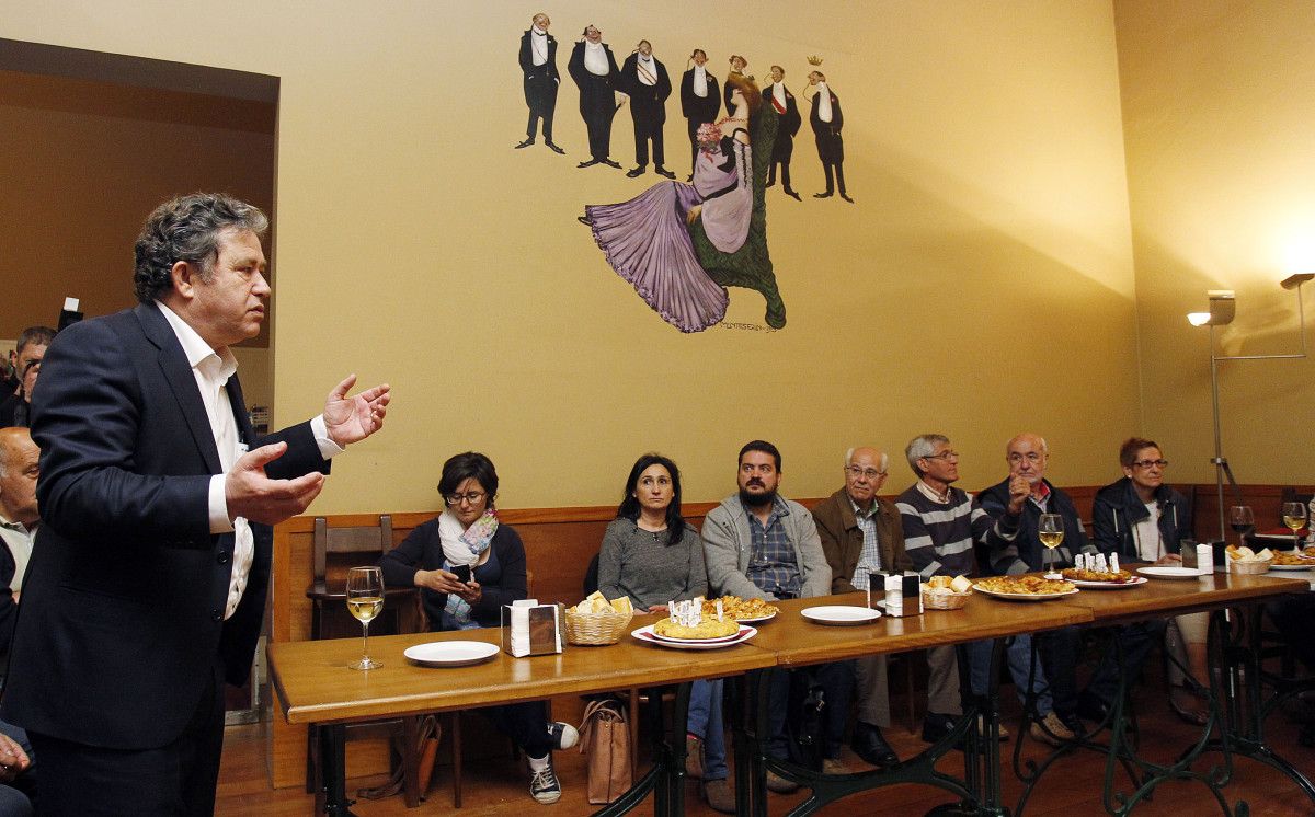 Encontro de Miguel Anxo Fernández Lores con colectivos sociais de Pontevedra