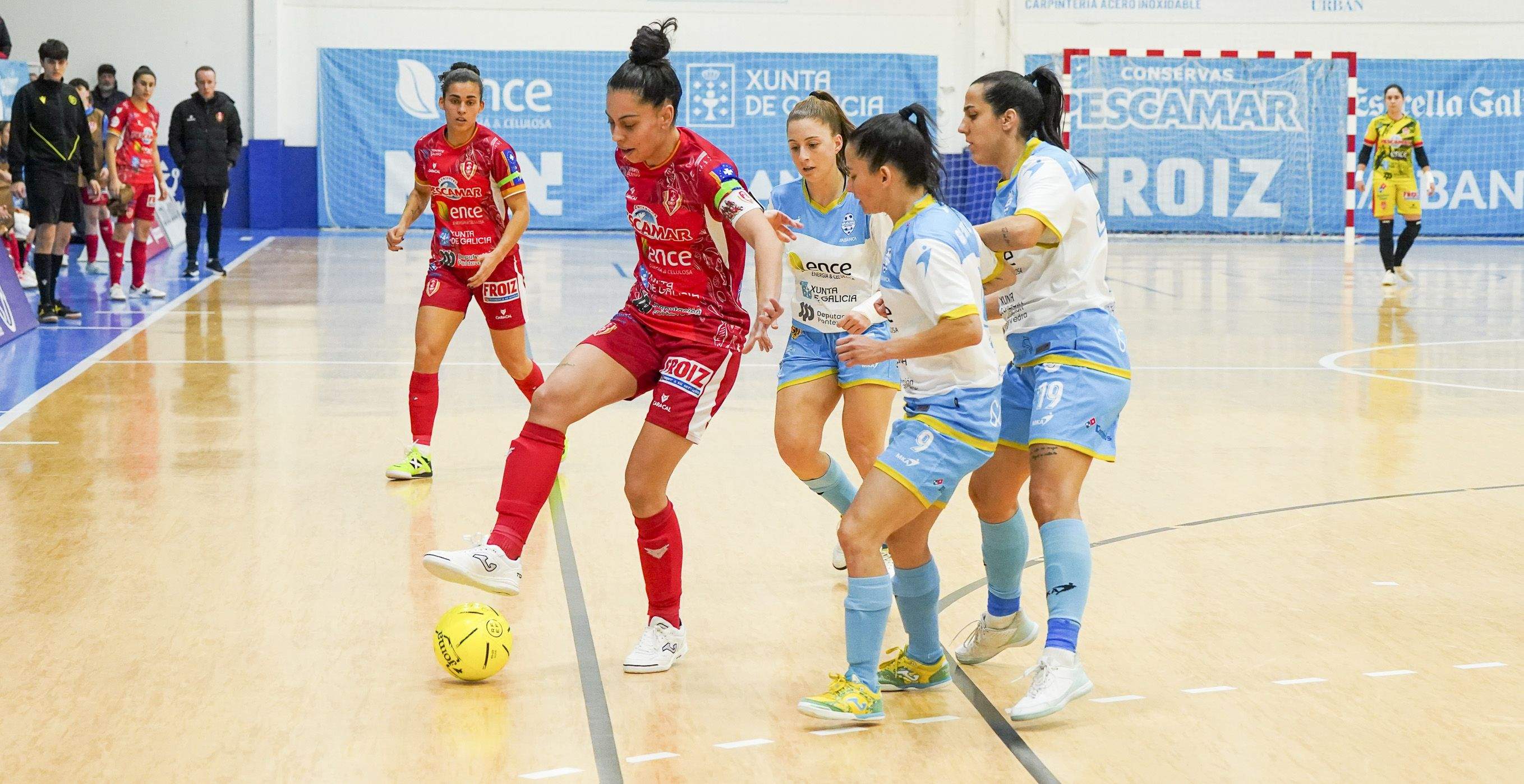 Partido entre o Poio Pescamar e Marín Futsal na Seca