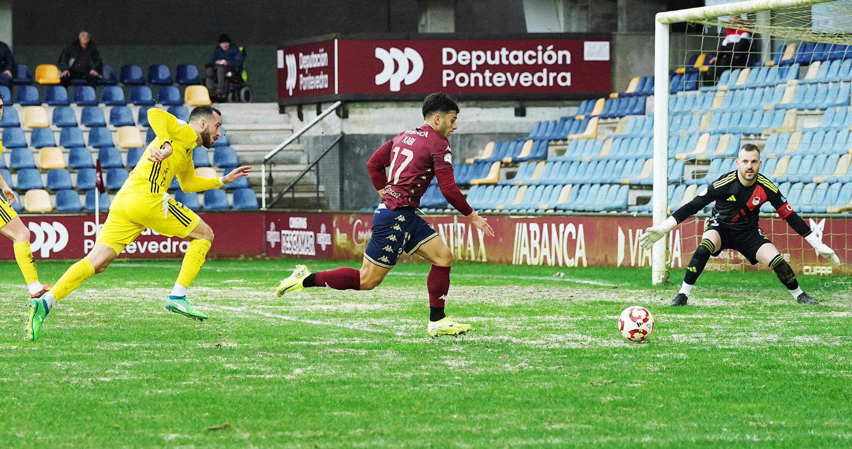 Partido entre Pontevedra CF e UP Langreo en Pasarón Partido entre Pontevedra CF e UP Langreo en Pasarón
