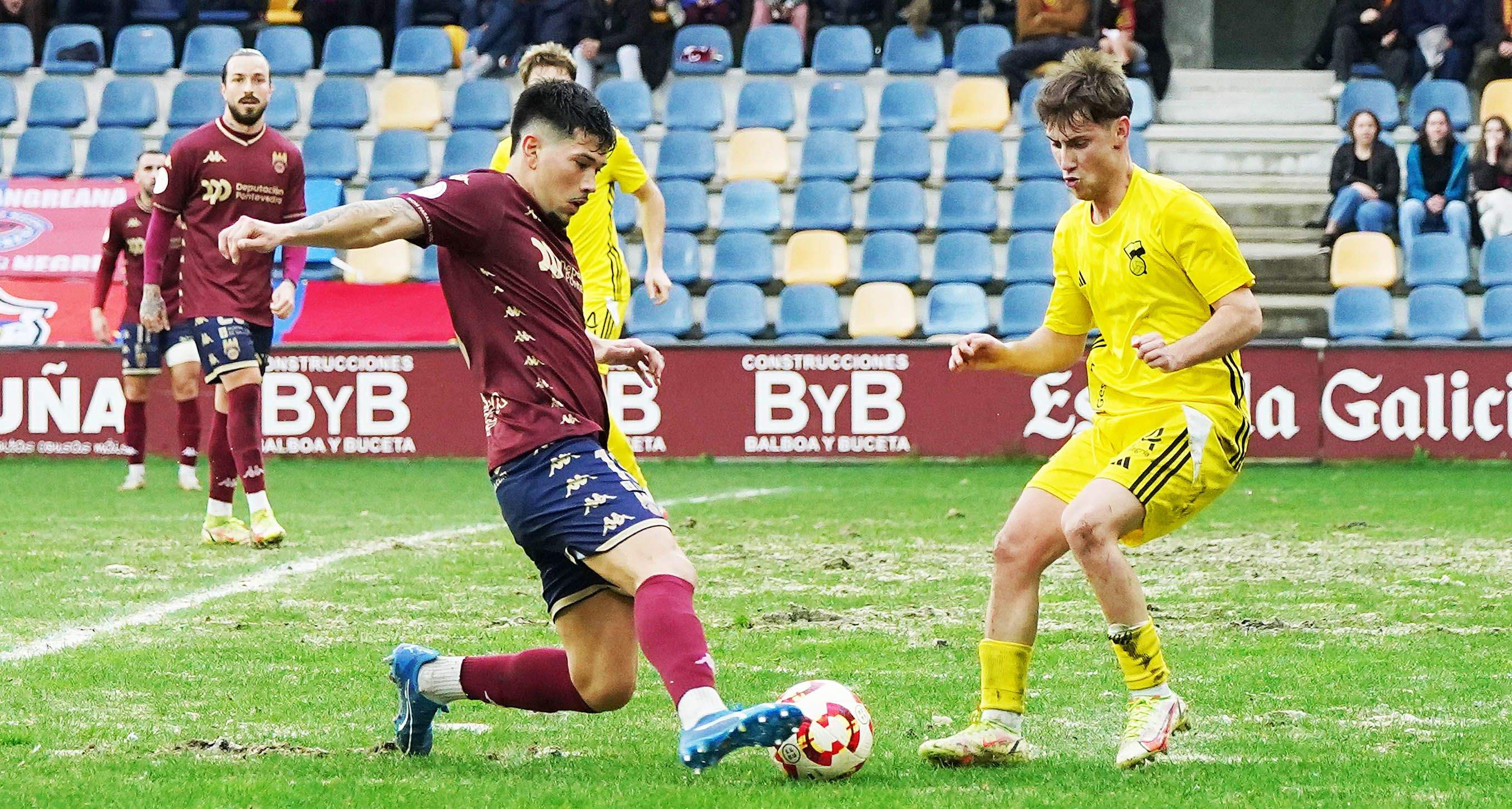 Partido entre Pontevedra CF e UP Langreo en Pasarón Partido entre Pontevedra CF e UP Langreo en Pasarón