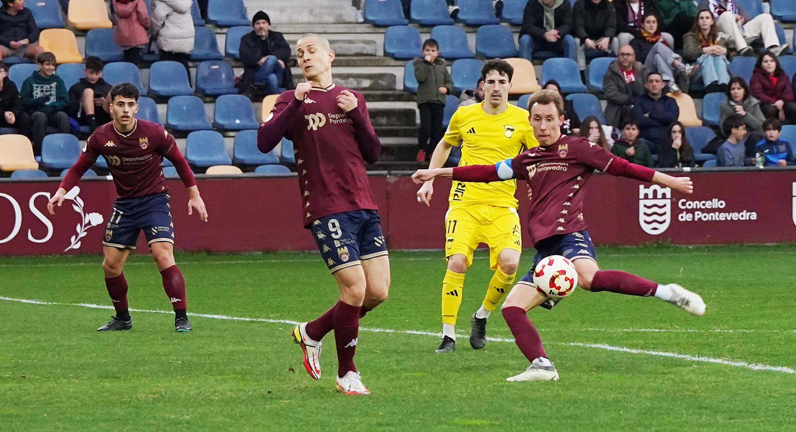 Partido entre Pontevedra CF e UP Langreo en Pasarón Partido entre Pontevedra CF e UP Langreo en Pasarón