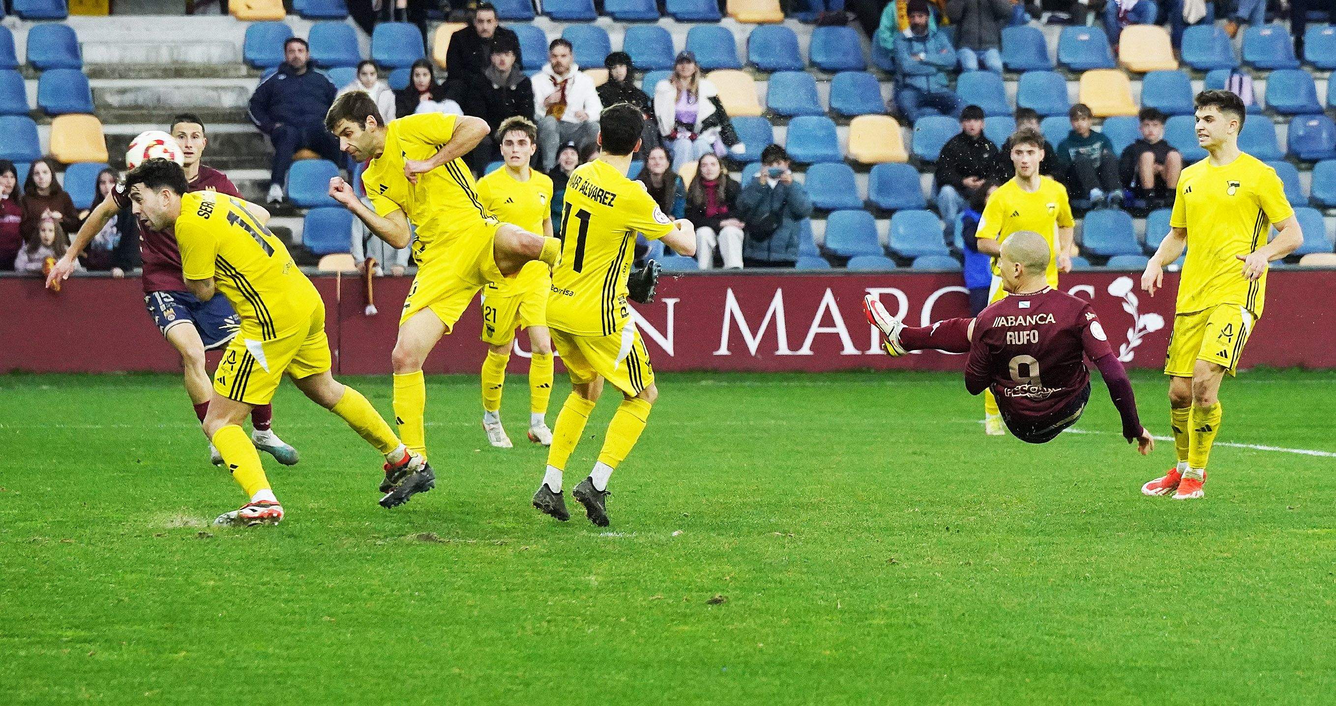 Partido entre Pontevedra CF e UP Langreo en Pasarón Partido entre Pontevedra CF e UP Langreo en Pasarón
