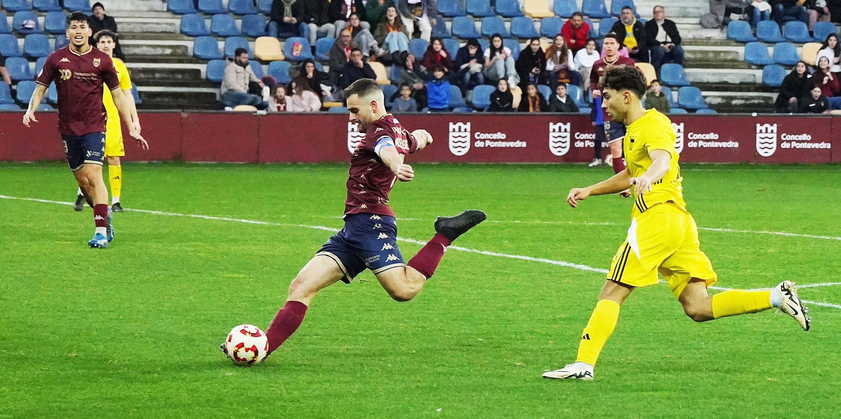Partido entre Pontevedra CF e UP Langreo en Pasarón Partido entre Pontevedra CF e UP Langreo en Pasarón