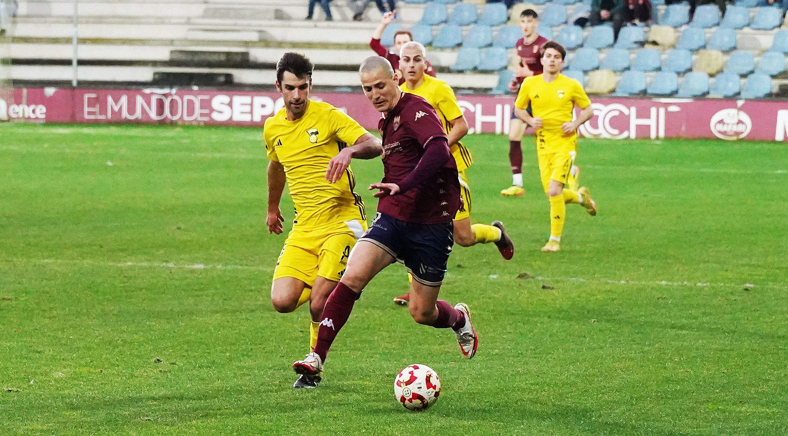 Partido entre Pontevedra CF e UP Langreo en Pasarón Partido entre Pontevedra CF e UP Langreo en Pasarón