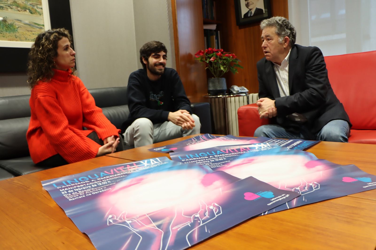 Recepción del alcalde a los representantes de la plataforma Queremos Galego