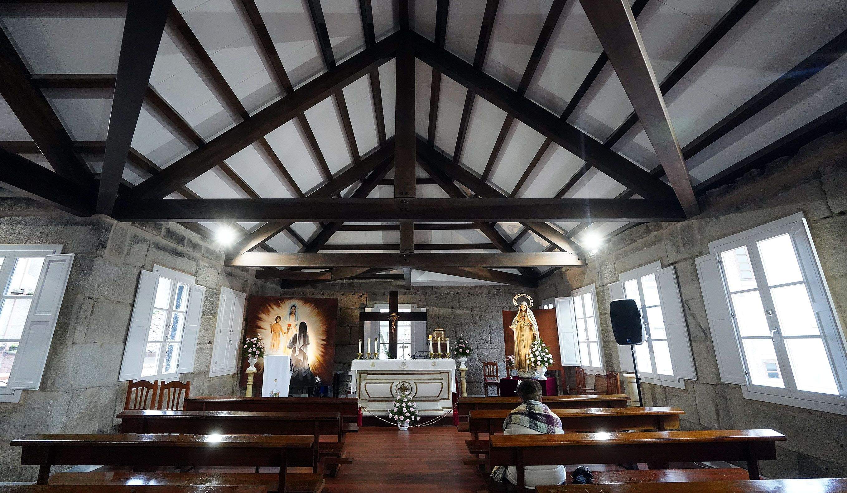 Capela principal do Santuario das Aparicións cuxo teito e trabes foron restaurados Capela principal do Santuario das Aparicións cuxo teito e trabes foron restaurados