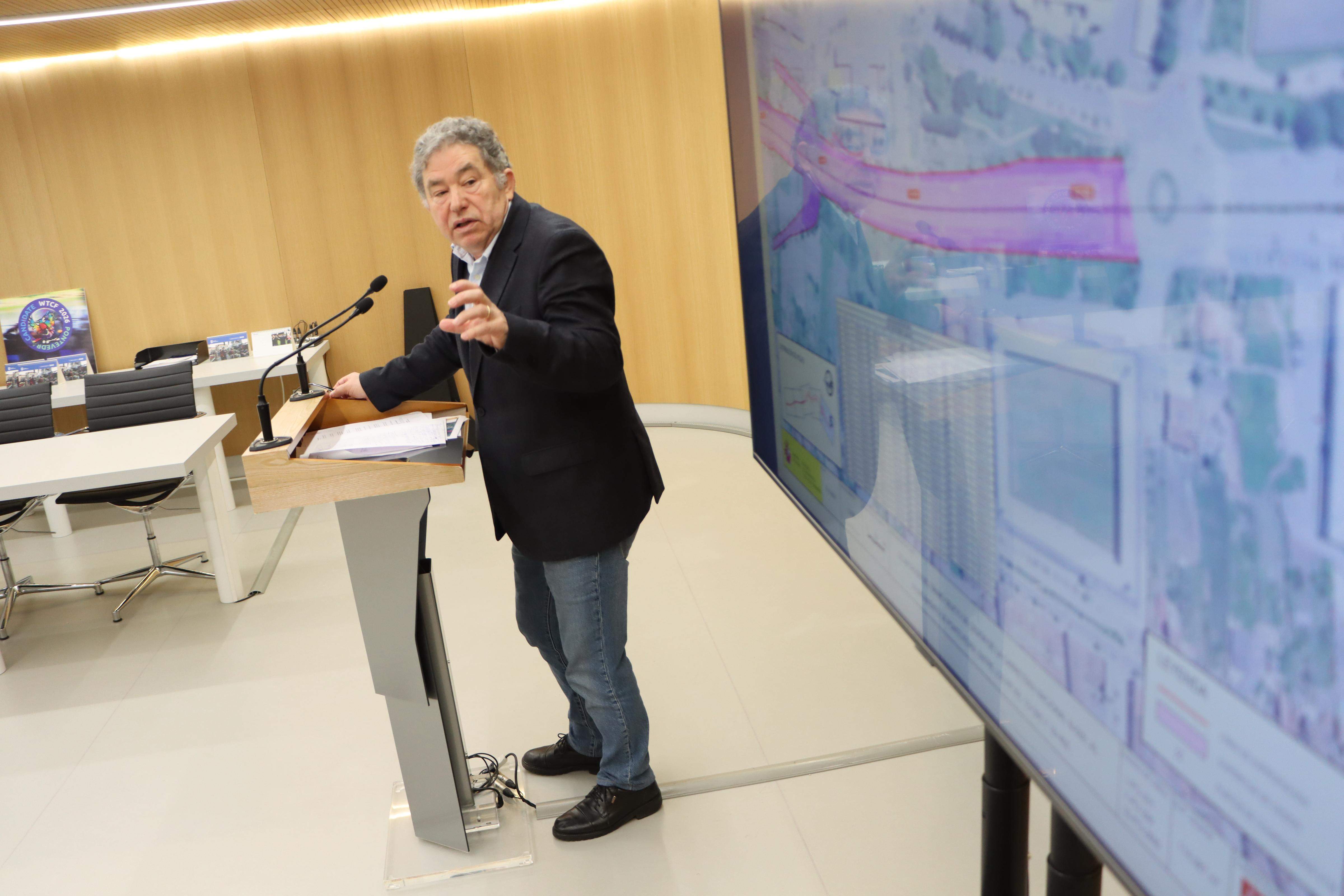 Lores amosa o plano do tramo da N-550 que pasa ao Concello