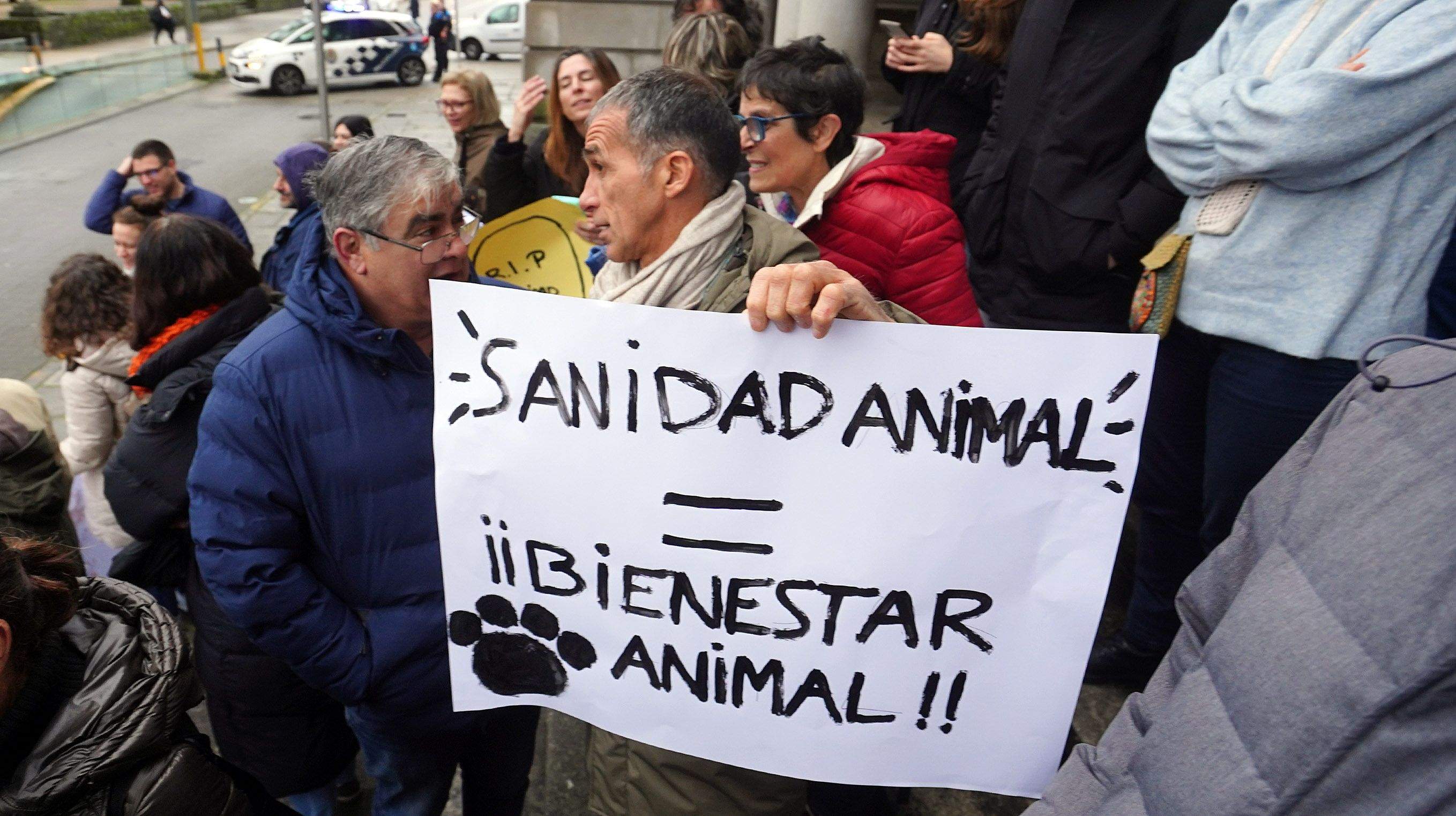 Protesta de veterinarios ás portas da Subdelegación do Goberno Protesta de veterinarios ás portas da Subdelegación do Goberno