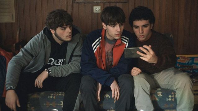 Fotograma de "As Neves" en el que aparecen, de izquierda a derecha, Santi Carmena, Diego Caro y Xacobe Bruña
