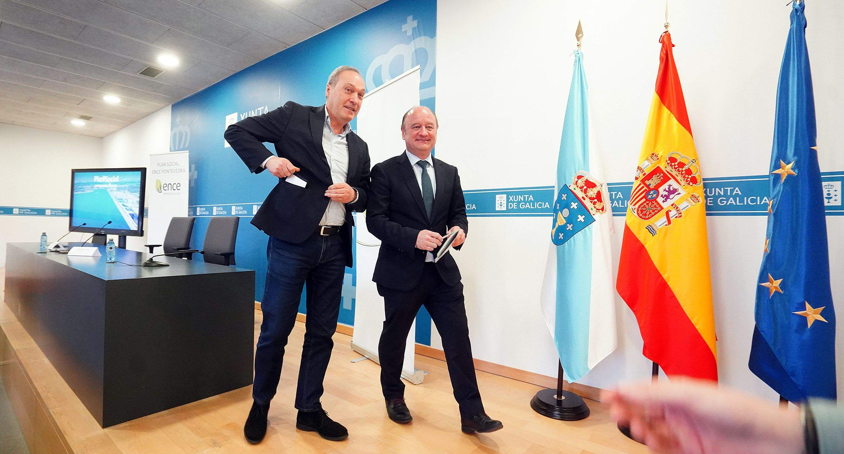 Agustín Reguera e Antonio Casal presentando o Plan Social de Ence