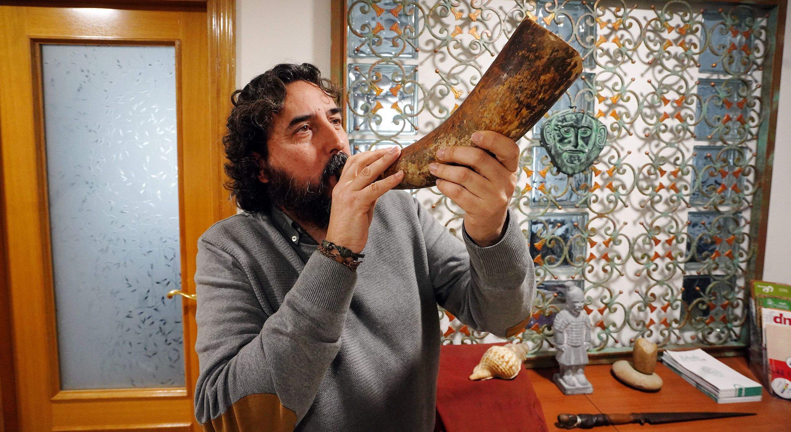 El cuerno es un elemento que se hace sonar en el Entroido gallego