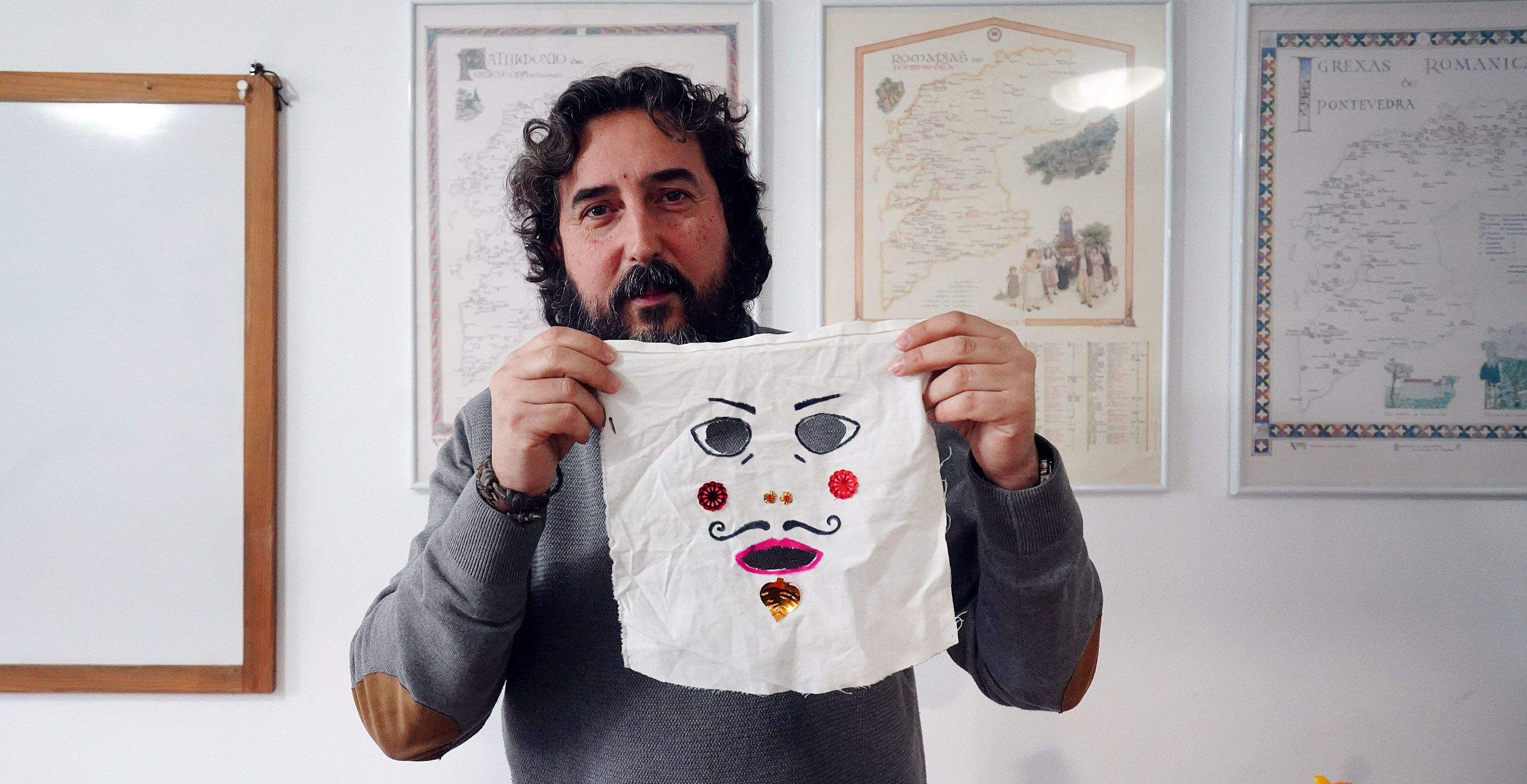 Reproducción de un paño para cubrir la cara propio del Entroido de Soutomaior
