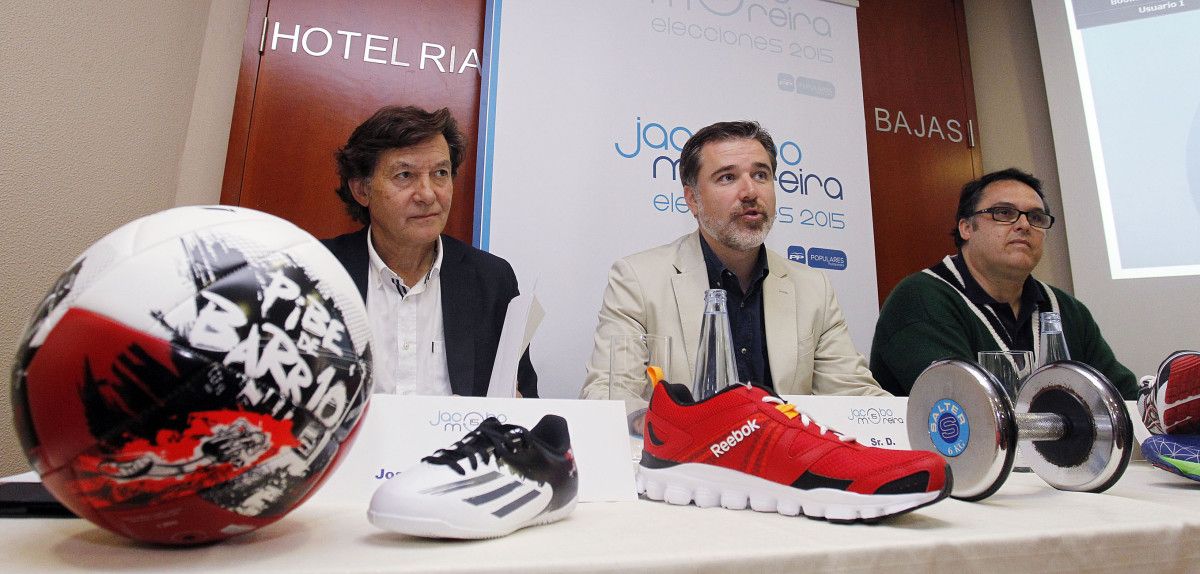 Encontro de Jacobo Moreira con representantes dos clubs deportivos da cidade