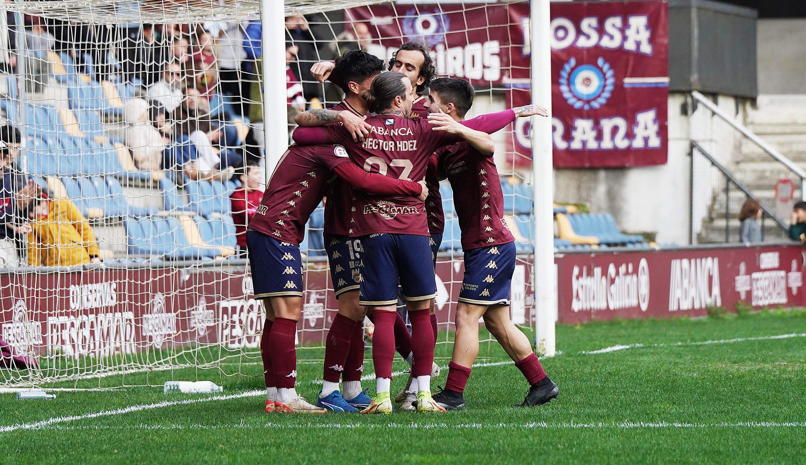 Partido entre Pontevedra CF e Escobedo en Pasarón