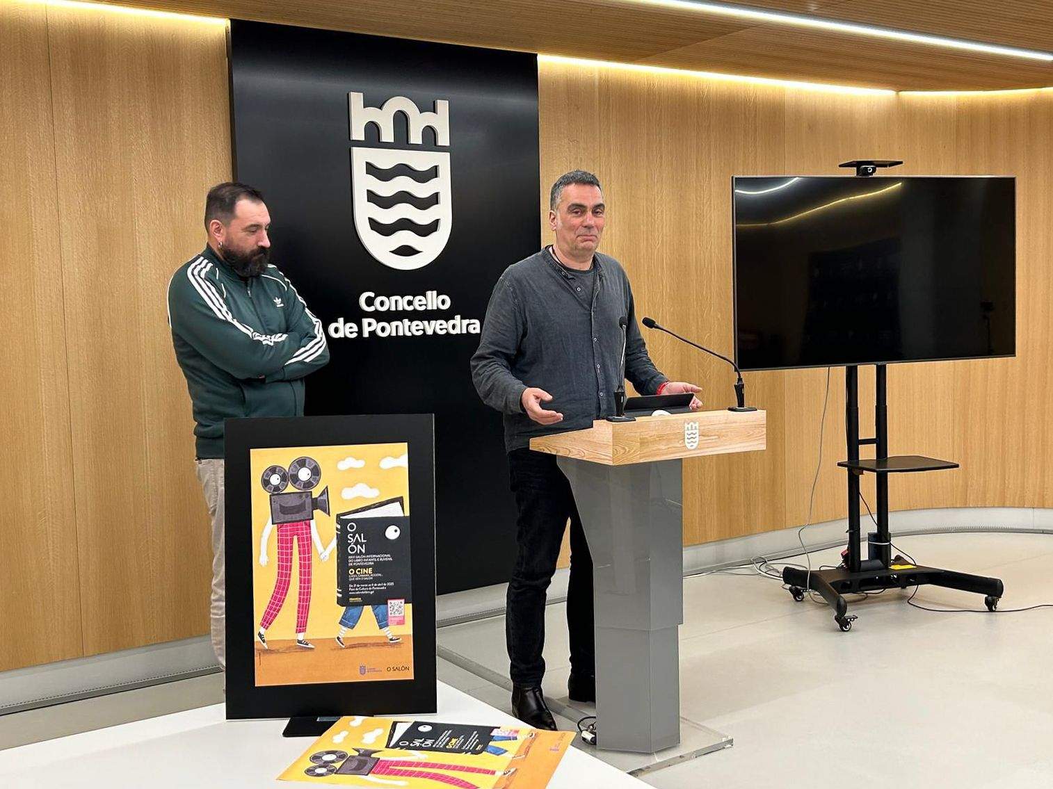 O concelleiro de Cultura Demetrio Gómez e o presidente do Gálix David Cortizo presentando os Premios Lazarillo 2024