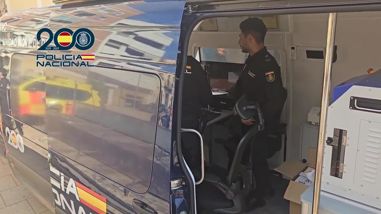Oficina móbil da Policía Nacional para facer o DNI
