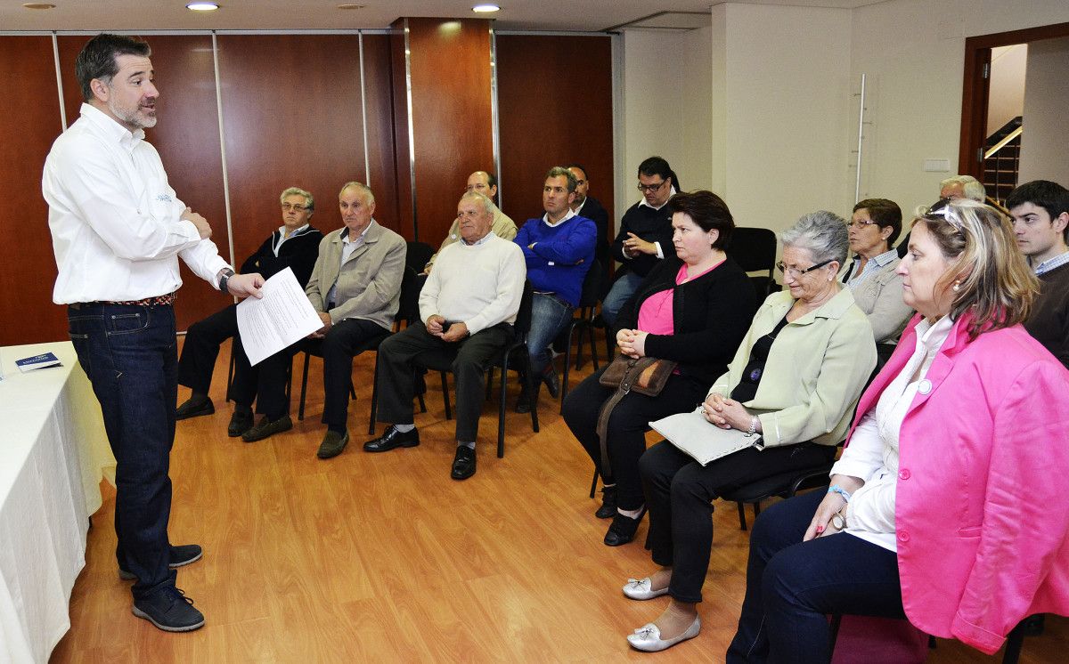 Encontro de Jacobo Moreira con asociacións e colectivos da cidade
