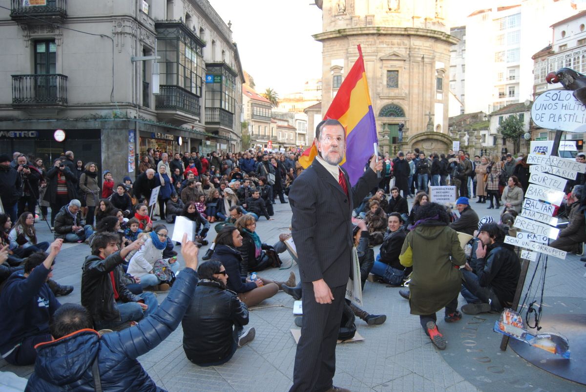 Marea ciudadana contra los recortes que recorrió Pontevedra el 23-F