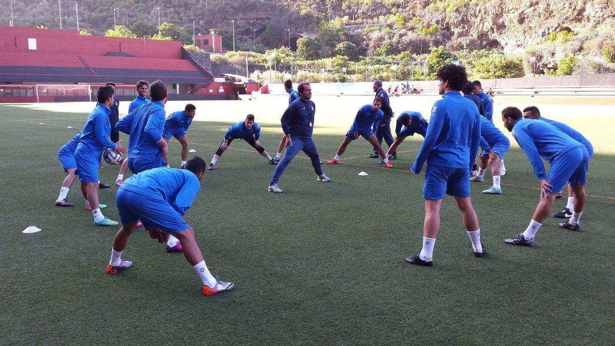 O Pontevedra adestrando no Silvestre Carrillo antes do partido contra o Mensajero O Pontevedra adestrando no Silvestre Carrillo antes do partido contra o Mensajero