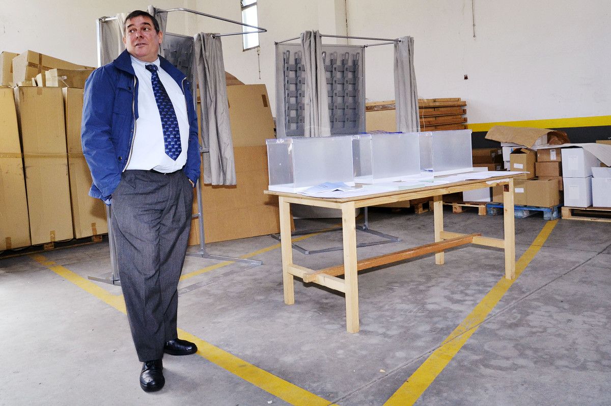 Preparación del material electoral para las elecciones municipales