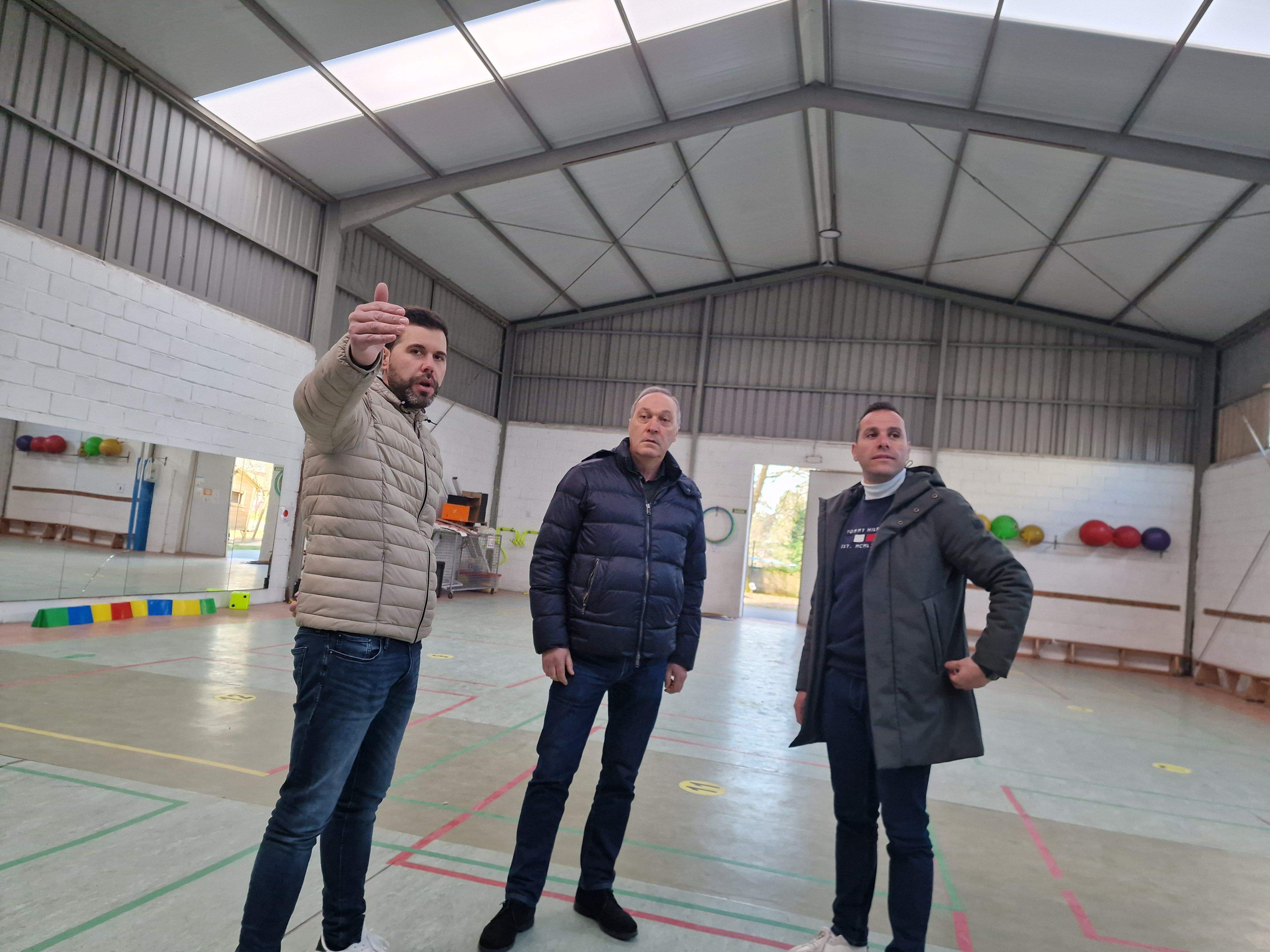 Visita á nova cuberta do ximnasio do colexio Santa Lucía