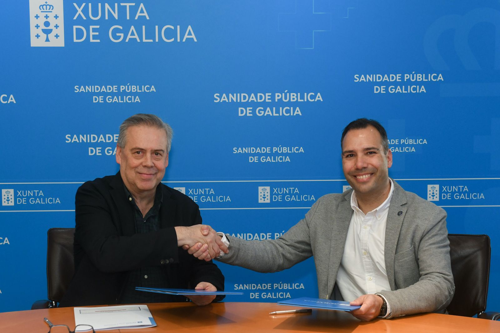 Firma del convenio para el nuevo centro de salud de Caldas