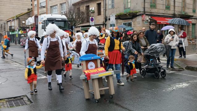 Desfile do Enterriño da Sardiña en Bueu