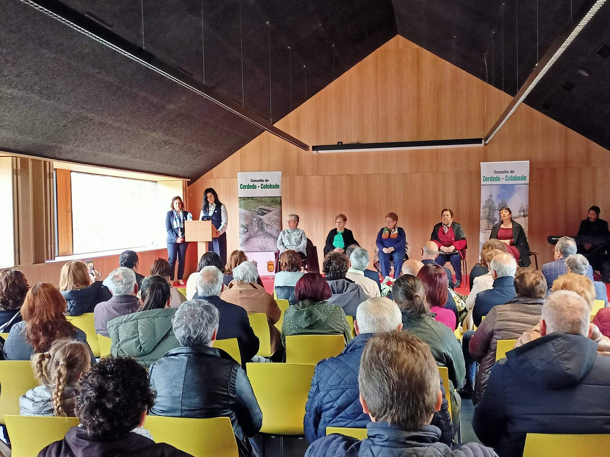 Acto de homenaxe a mulleres do Concello de Cerdedo Cotobade en 2024
