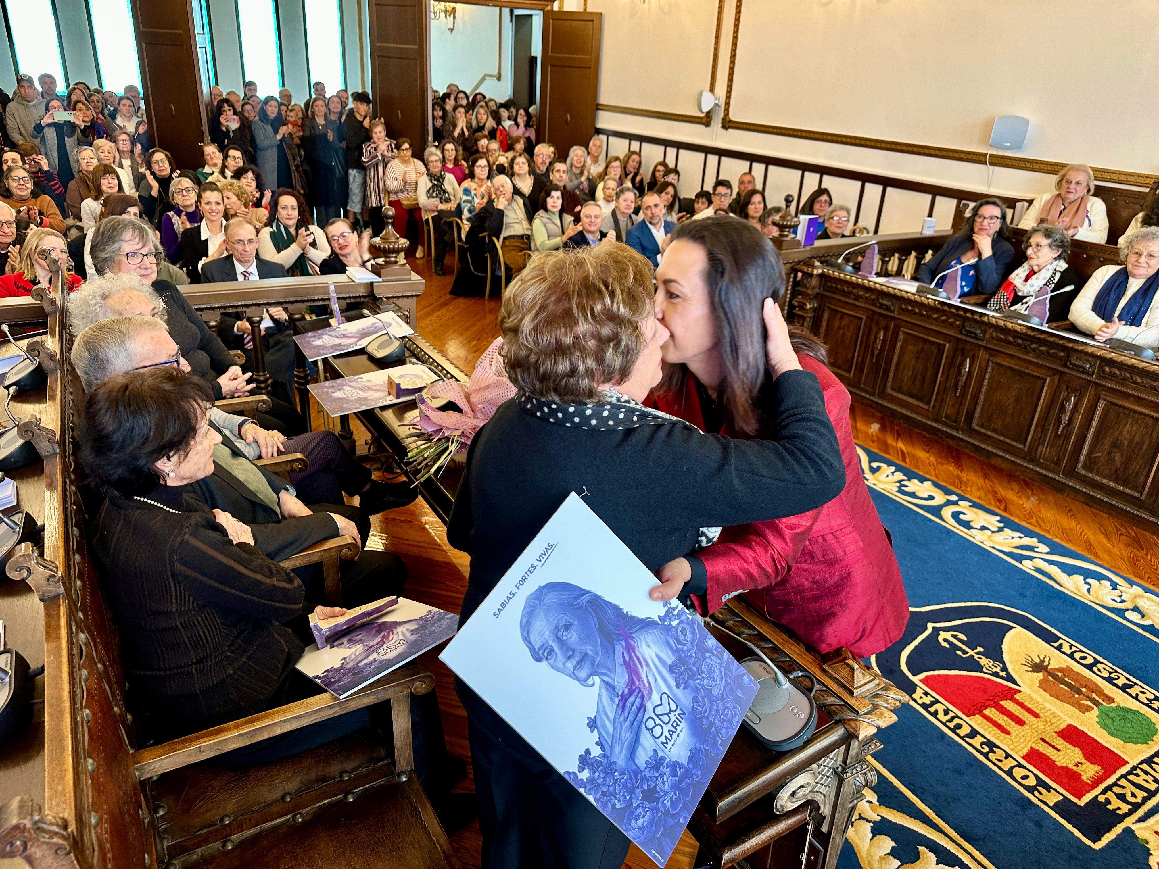 Marín homenaxea no 8M as primeiras concelleiras do período democrático