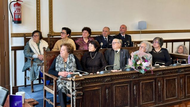 Marín homenajea en el 8M a las primeras concejalas del periodo democrático