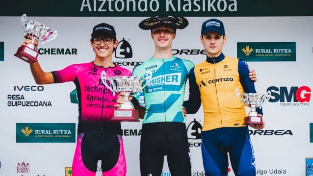 Martín Rey (derecha), en el podio de la Aiztondo Klasika Martín Rey (derecha), en el podio de la Aiztondo Klasika