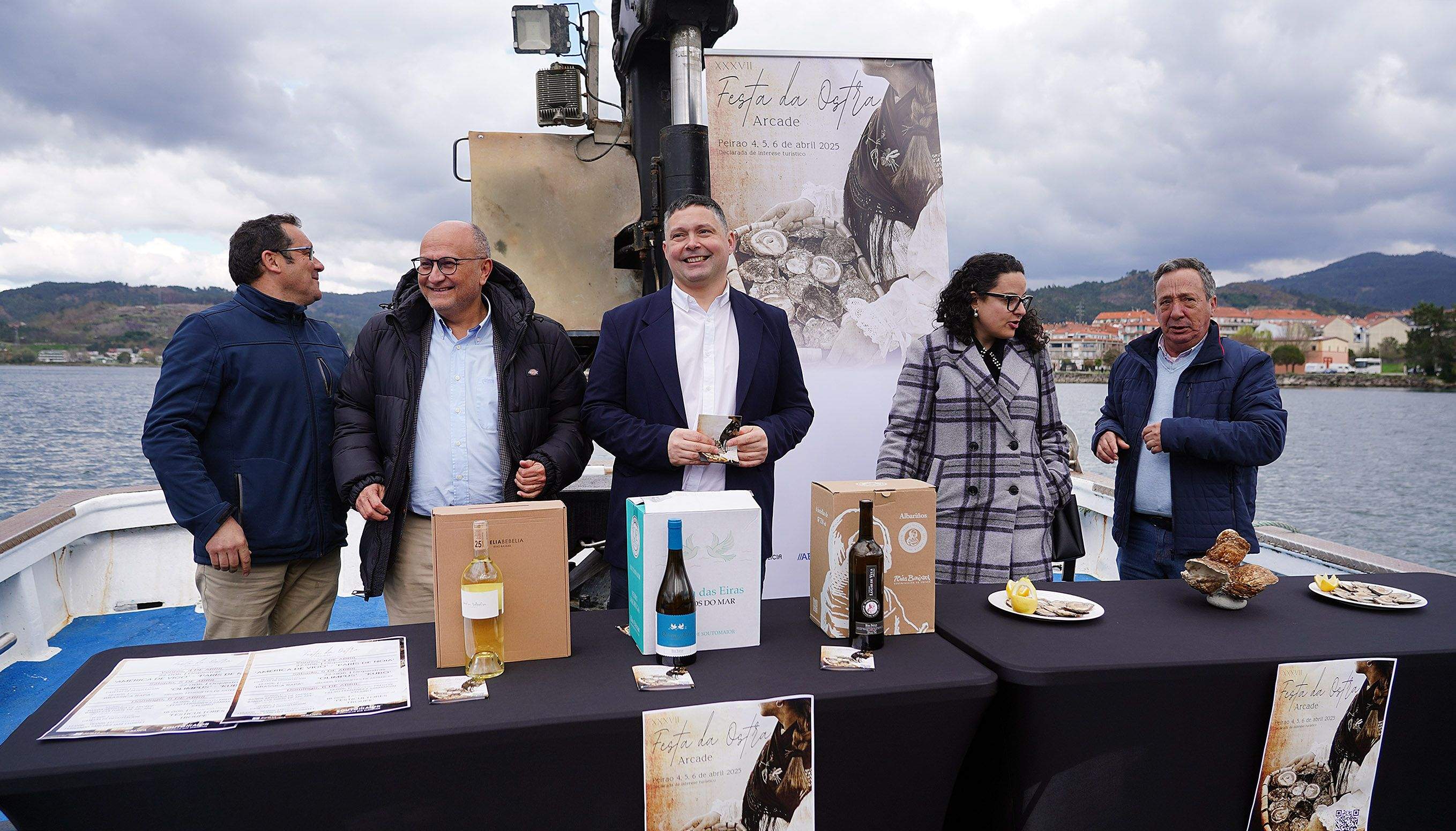 Pablo Garrido, Abel Losada, Manu Lourenzo, Silvia Cernadas e Paco Iglesias, na presentación da XXXVII Festa da Ostra de Arcade