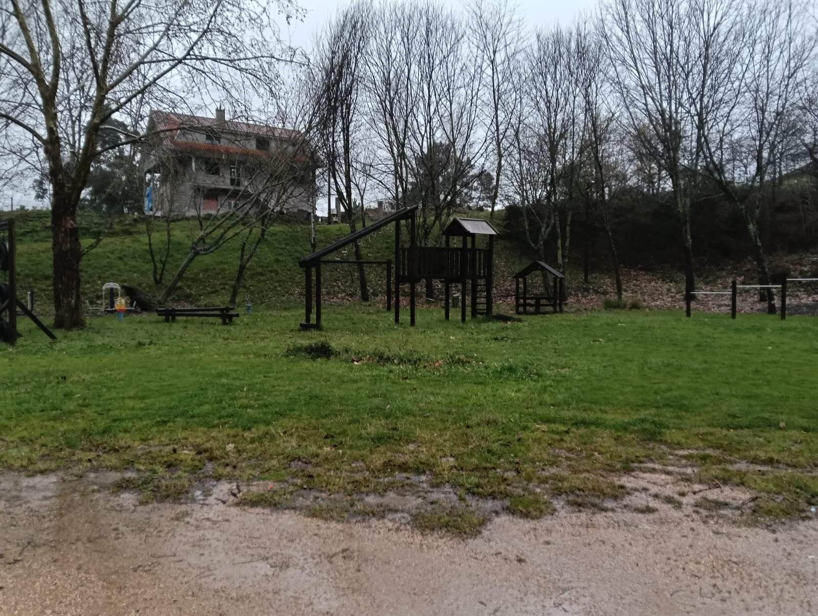 Parque infantil en la antigua Cantera de Paredes