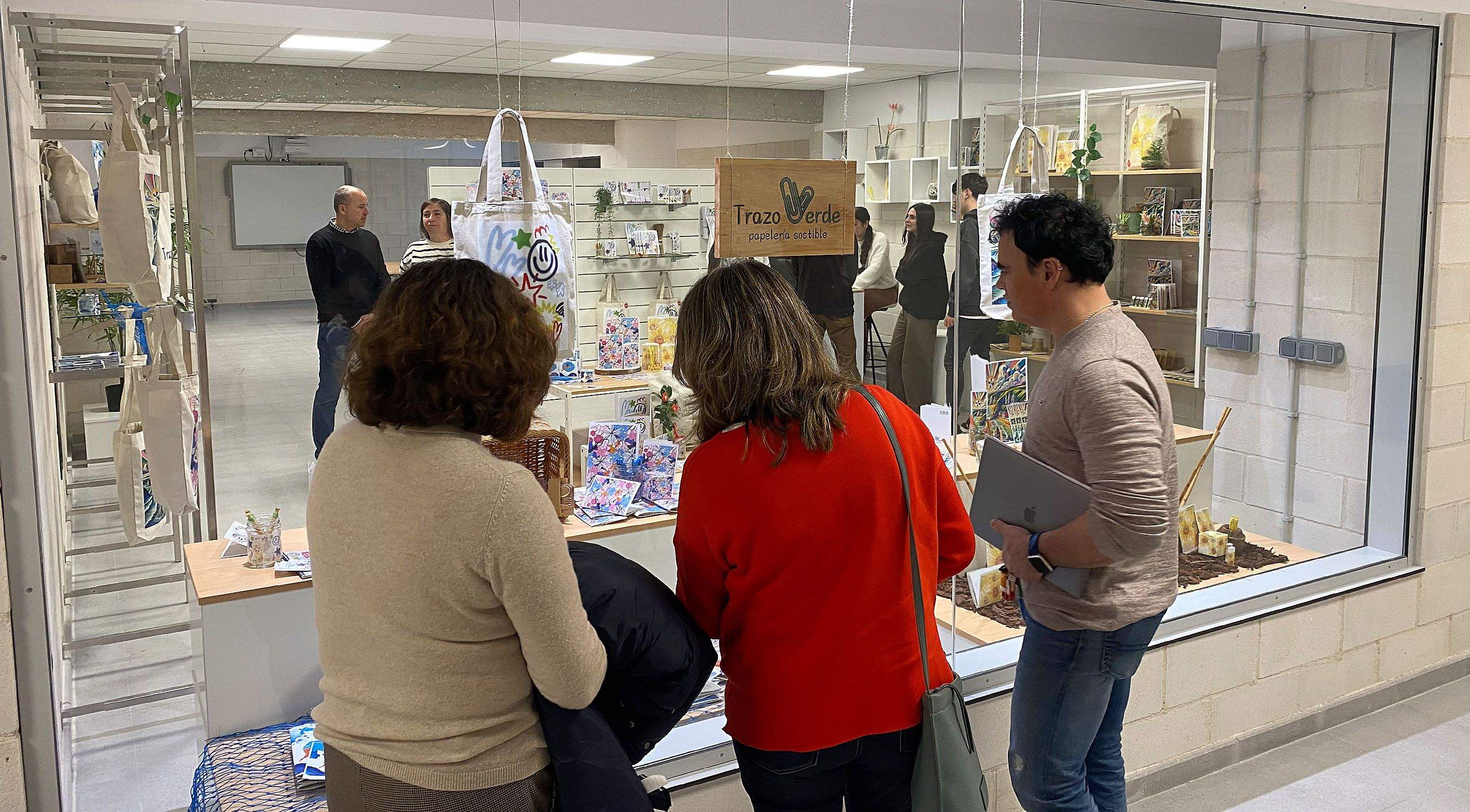 Trazo Verde, a tenda de papelería sostible do IES Luís Seoane