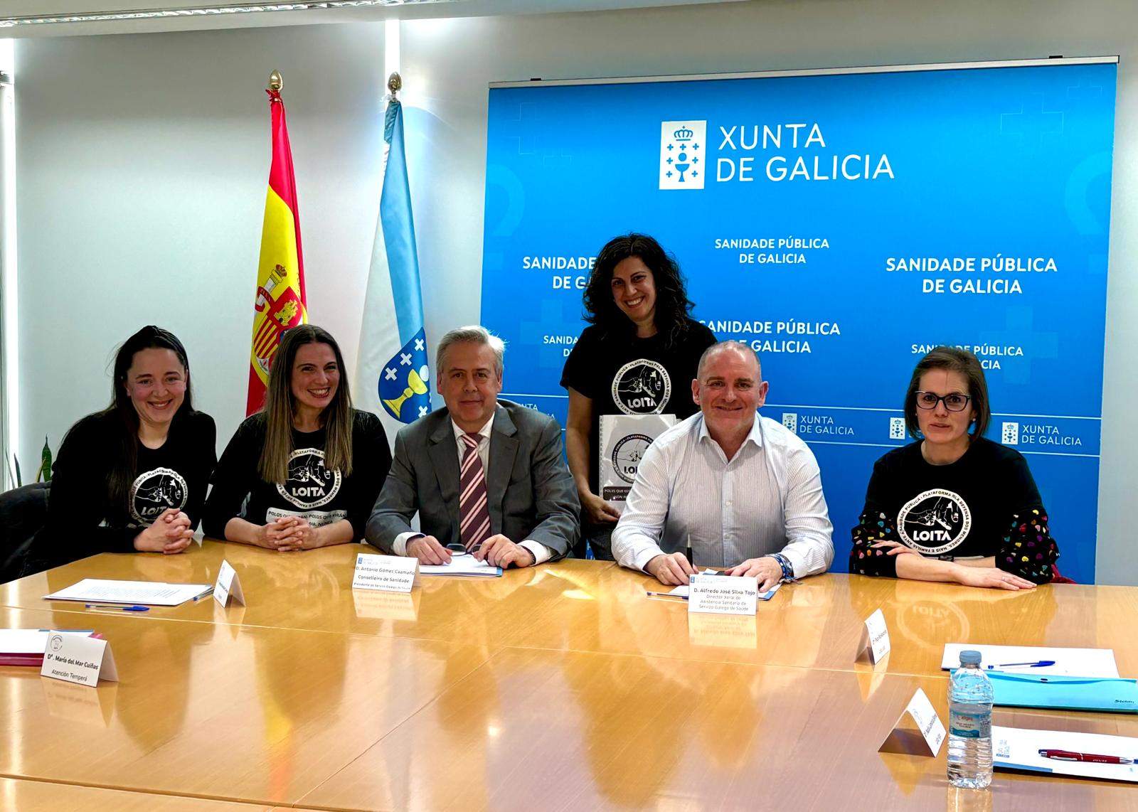 Representantes de Loita con el conselleiro de Sanidade, Antonio Gómez Caamaño