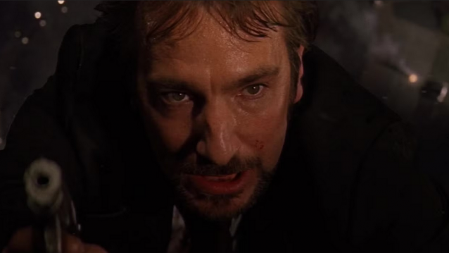 Hans Gruber dicindo adeus á vida e ao Nakatomi Praza