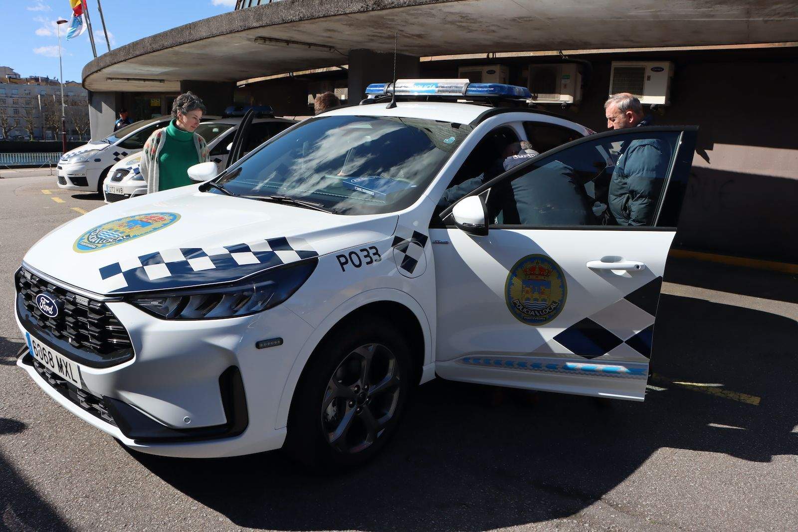 Primer coche híbrido de la Policía Local de Pontevedra