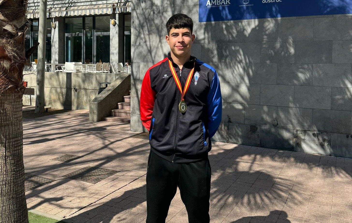Xián Gutiérrez, con la medalla de oro del Campeonato de España de Ergómetro