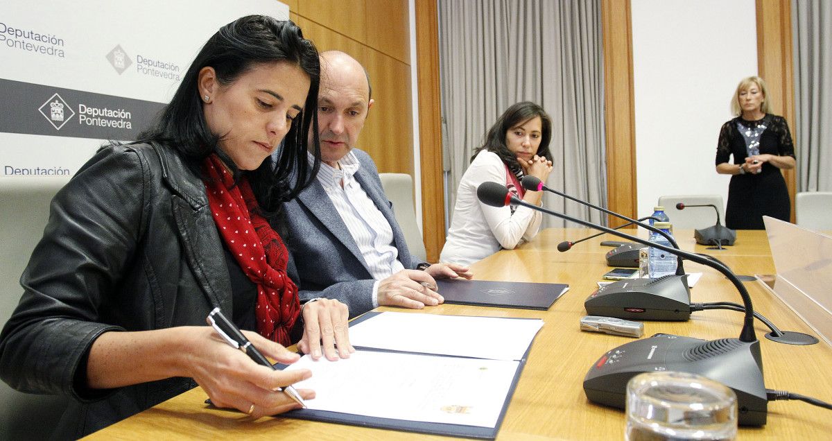 Firma del convenio de patrocinio entre Deputación y Pontevedra